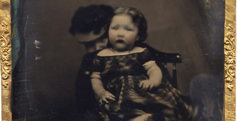 Скрытое фото мам. Спрятанная мать Викторианская эпоха снимки. Жанр спрятанная мать. Фотография спрятанная мать. Жанр фотографии спрятанная мать.